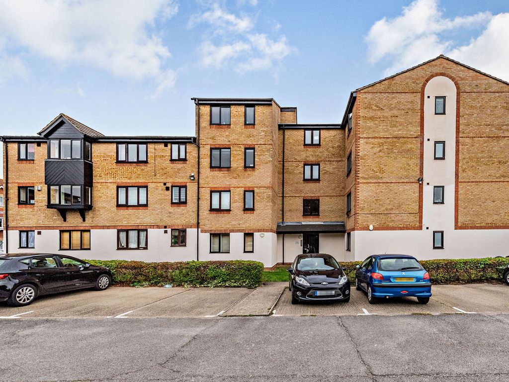 Studio for sale in Linwood Crescent, Enfield EN1 Zoopla