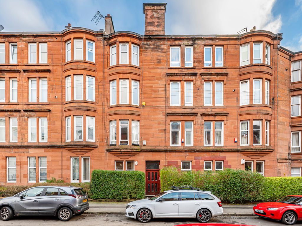1 bed flat for sale in Eastwood Avenue, Shawlands, Glasgow G41, £