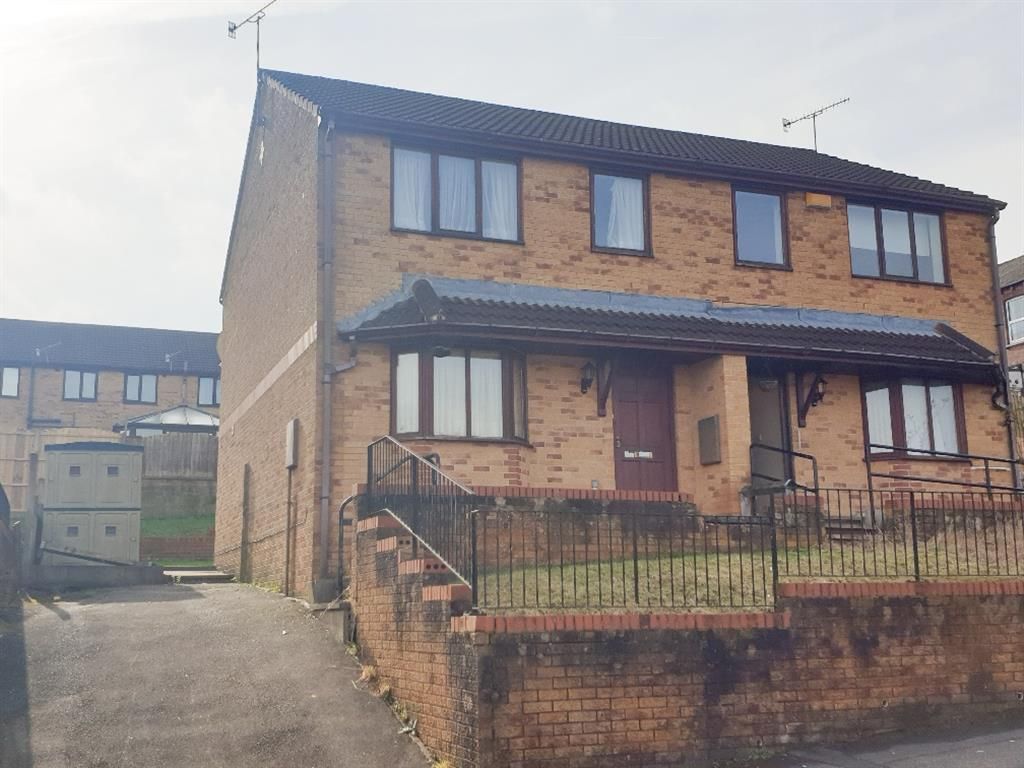 3 bed end terrace house for sale in Heaton Grange, Batley WF17, £