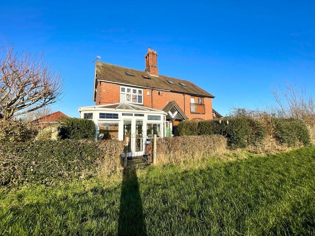 3 bed semidetached house for sale in Manor Road, Sandbach CW11, £