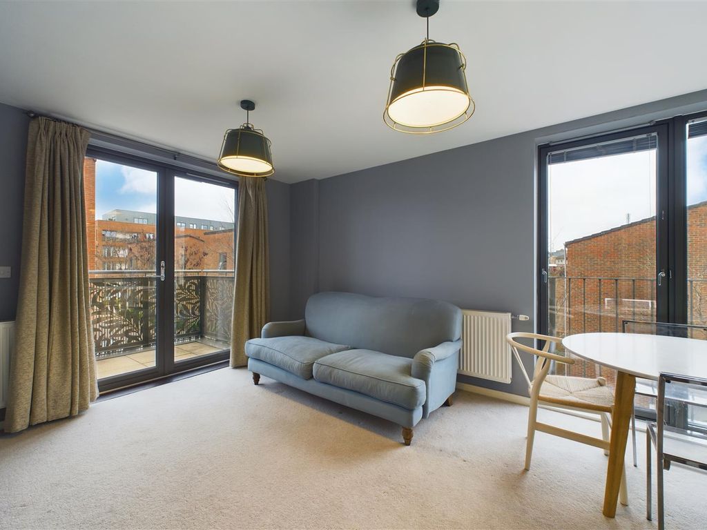 2 bed flat to rent in Hastings Road, London E16, £2,300 pcm Zoopla