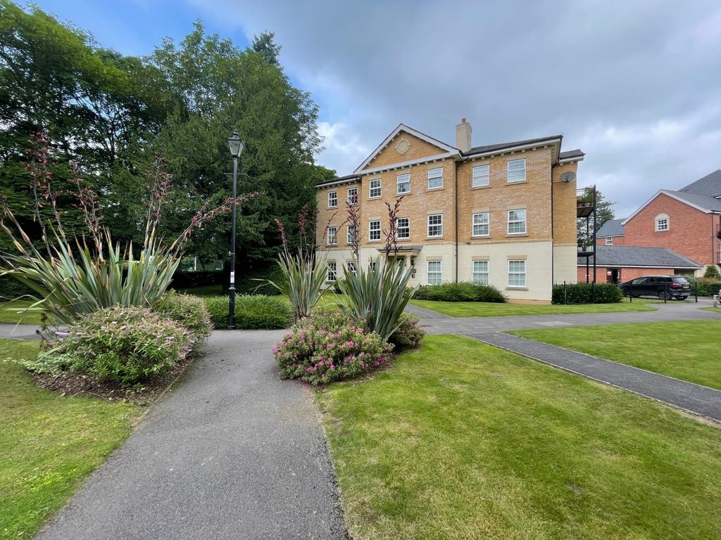 2 bed flat to rent in Old College Road, Newbury RG14 Zoopla