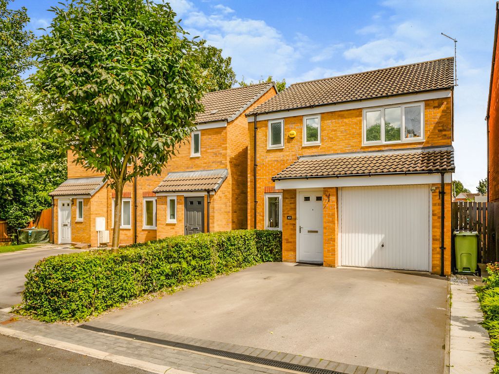 3 bed detached house for sale in Northfield Avenue, South Kirkby