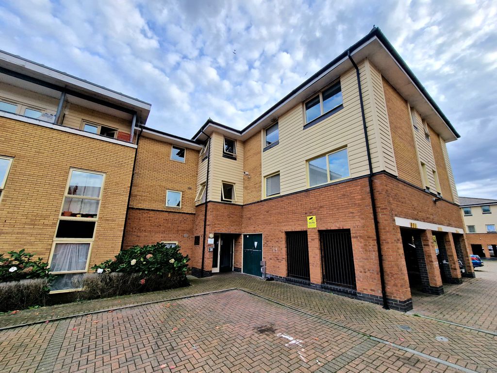 2 bed flat for sale in Orton Grove, Enfield EN1 Zoopla