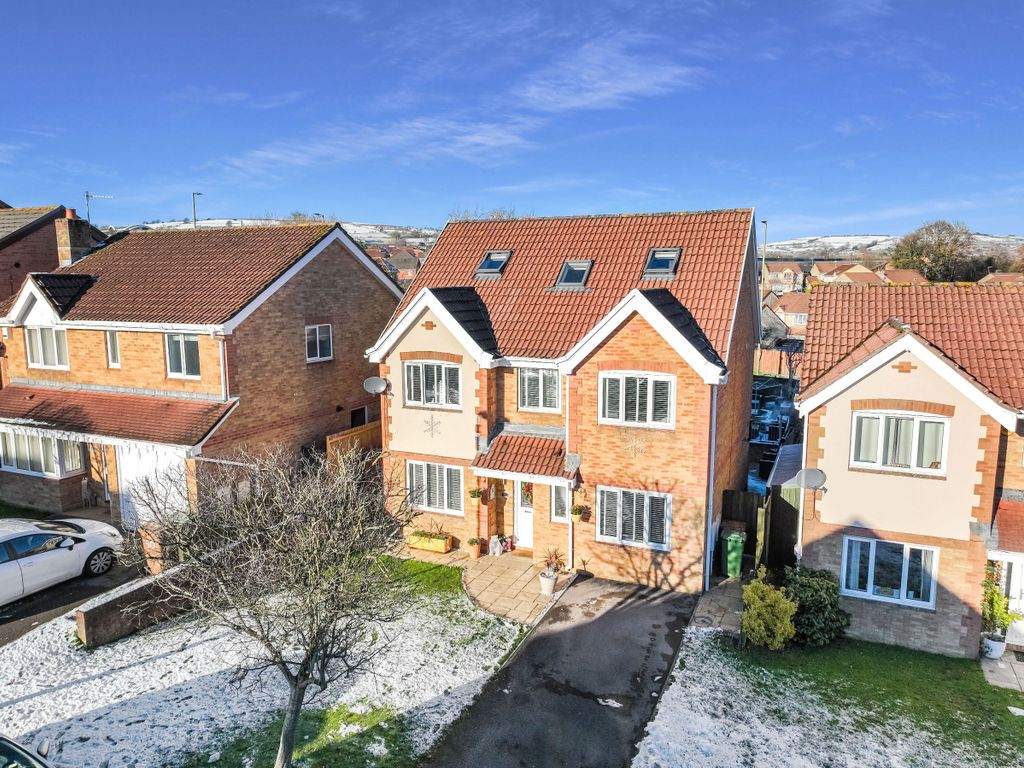 5 bed detached house for sale in Clos Enfys, Caerphilly CF83 Zoopla