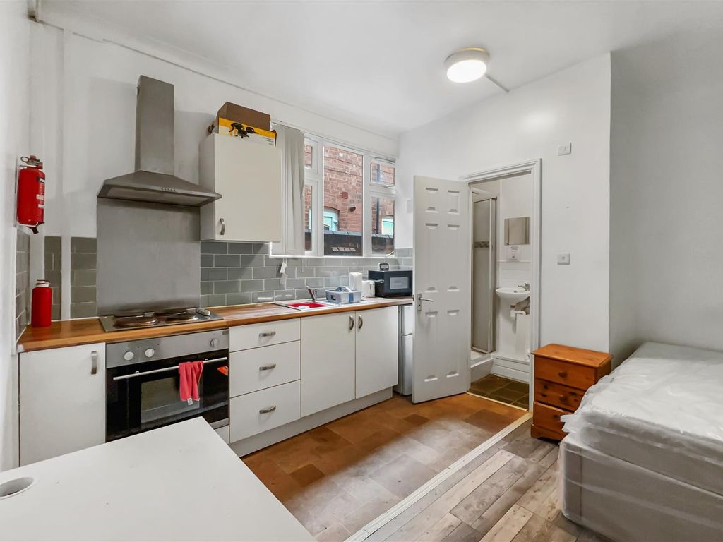 Studio to rent in Holyhead Road, Lower Coundon, Coventry CV1, £500 pcm