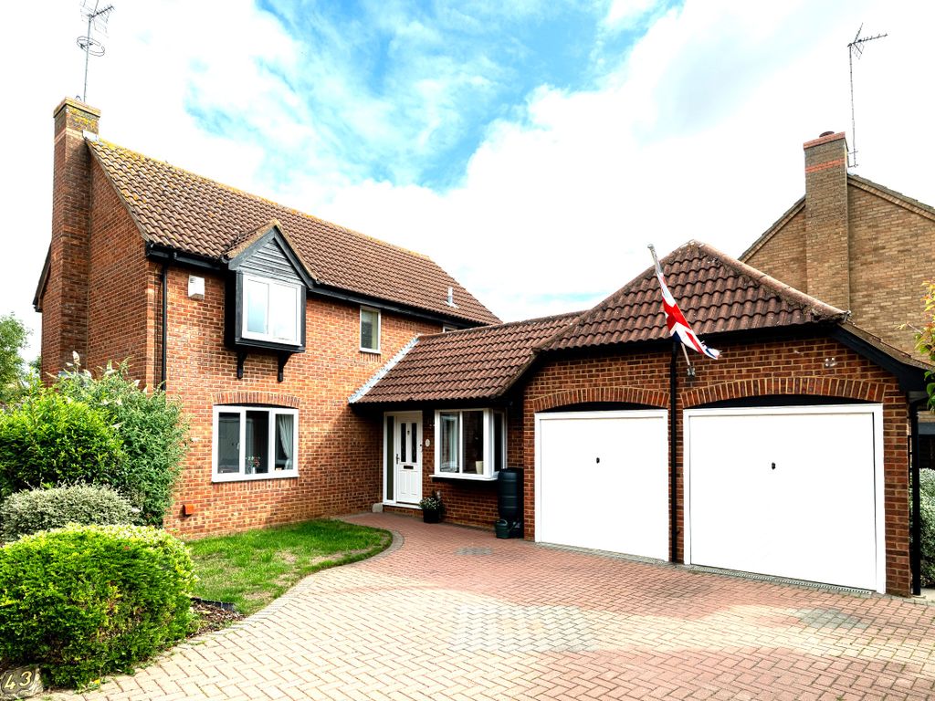 4 bed detached house for sale in Oakleas Rise, Thrapston