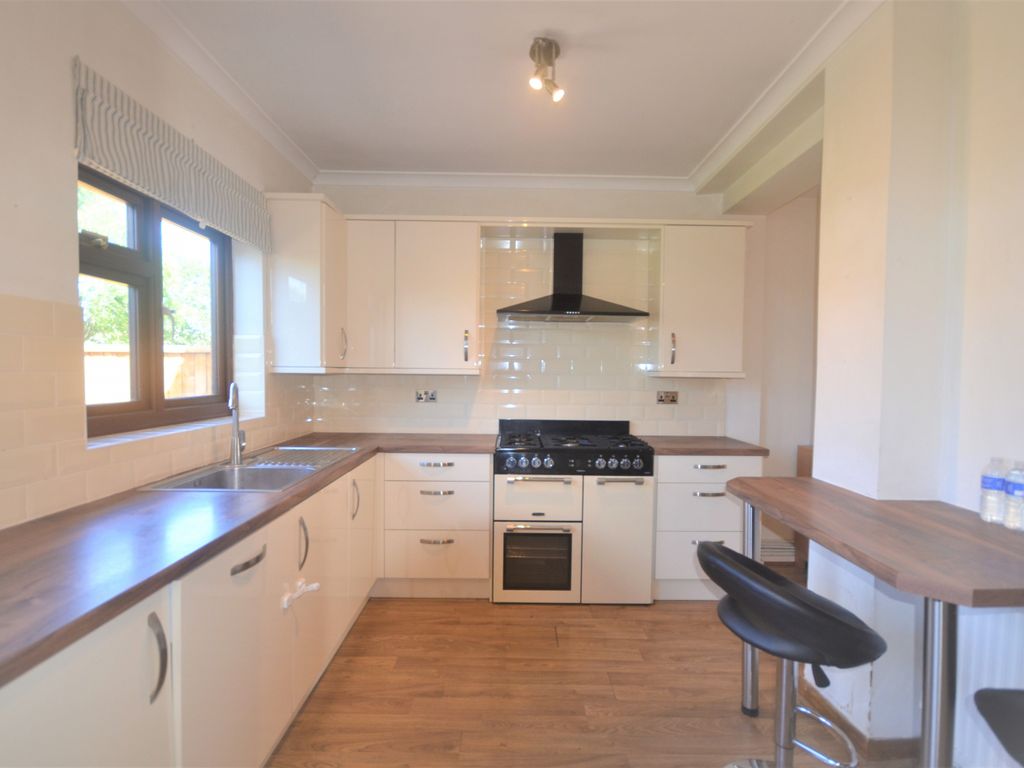 4 bed terraced house to rent in Havering Gardens, Chadwell Heath