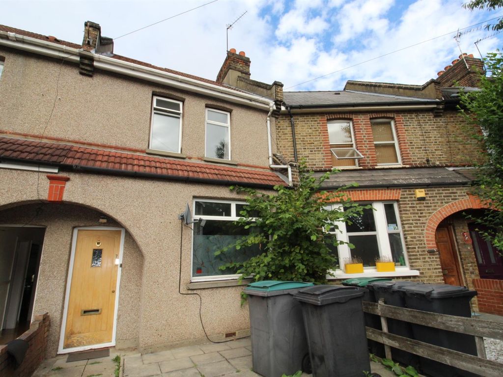 3 bed terraced house to rent in Brampton Road, London N15, £2,300 pcm