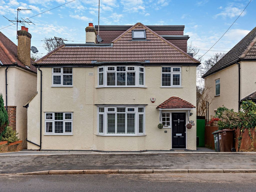 5 bed detached house for sale in Brookdene Avenue, Watford WD19, £