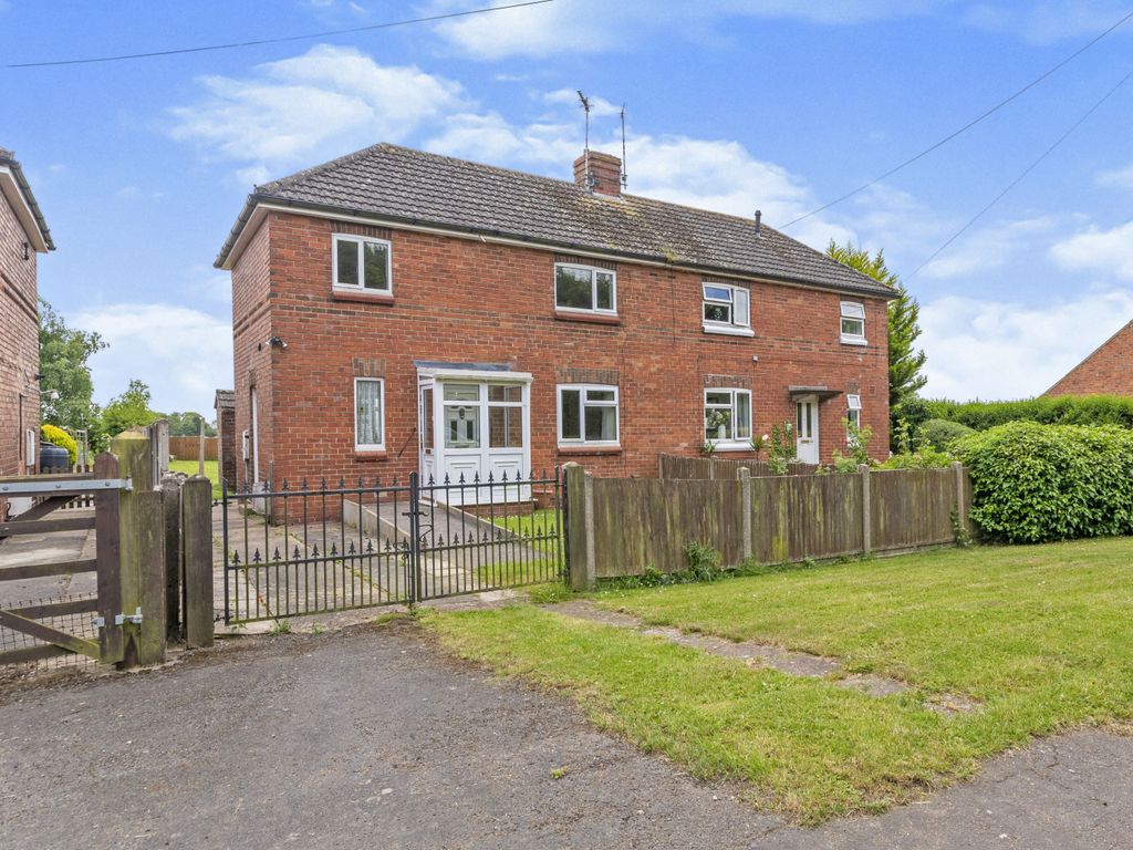 3 bed semidetached house for sale in Burton Road, Heckington, Sleaford
