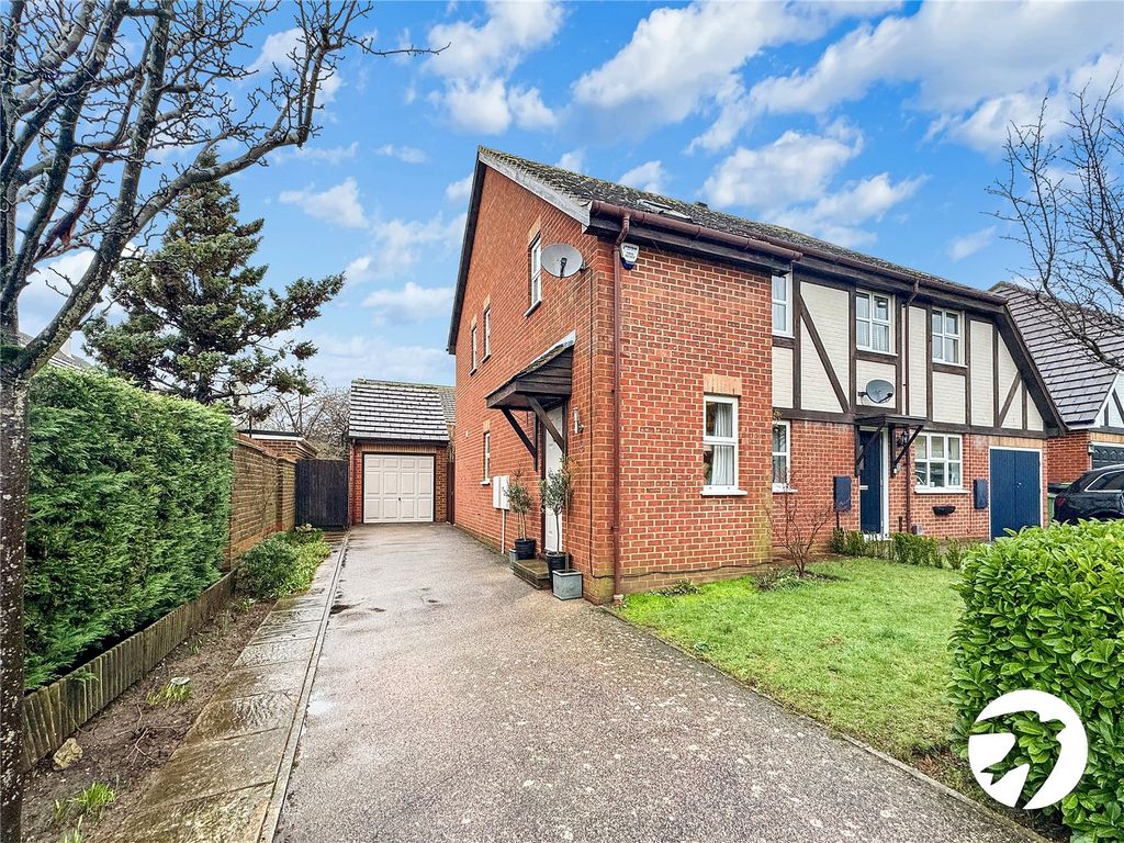 3 bed semidetached house for sale in The Hedgerow, Weavering