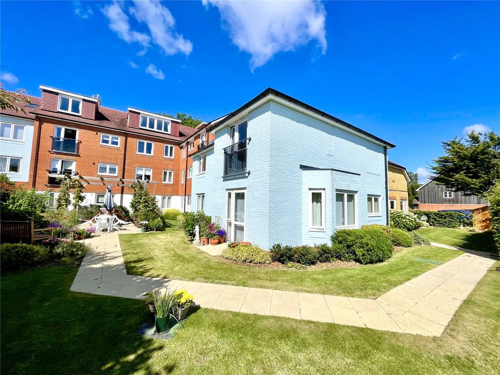 2 bed flat for sale in North Close, Lymington SO41 Zoopla