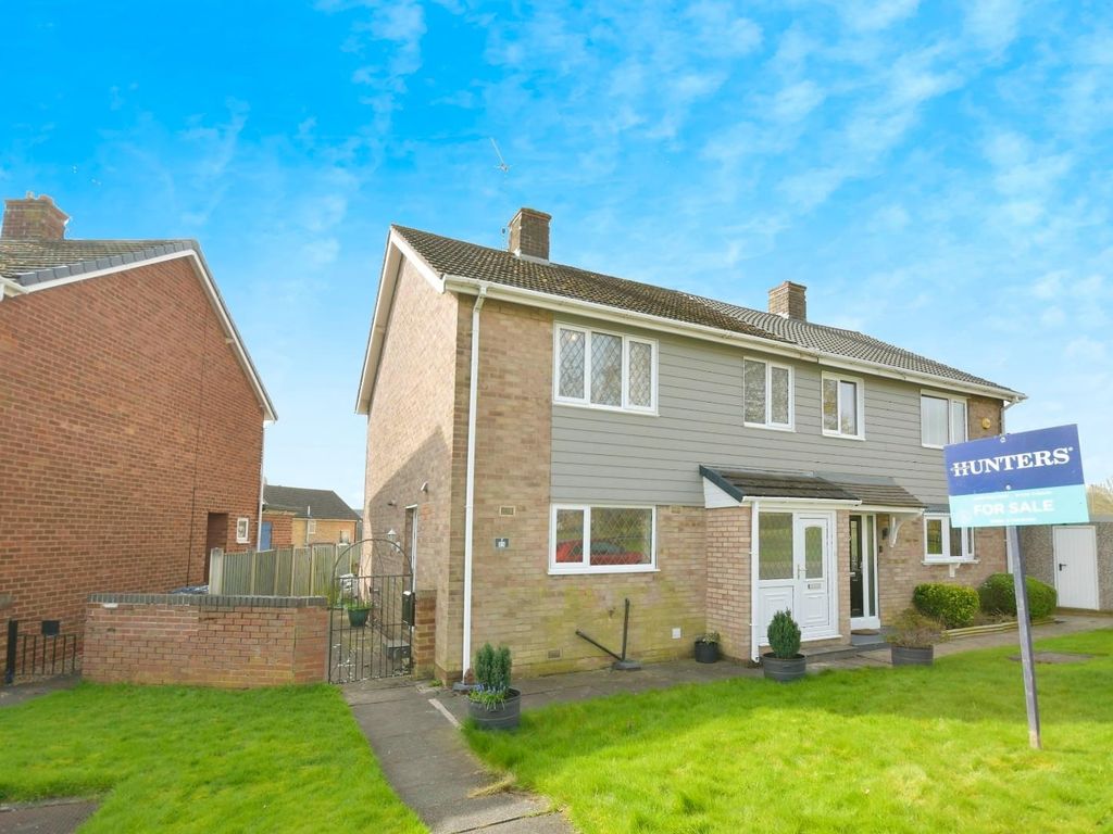 3 bed semidetached house for sale in Quantock Way, Loundsley Green, Chesterfield S40, £210,000