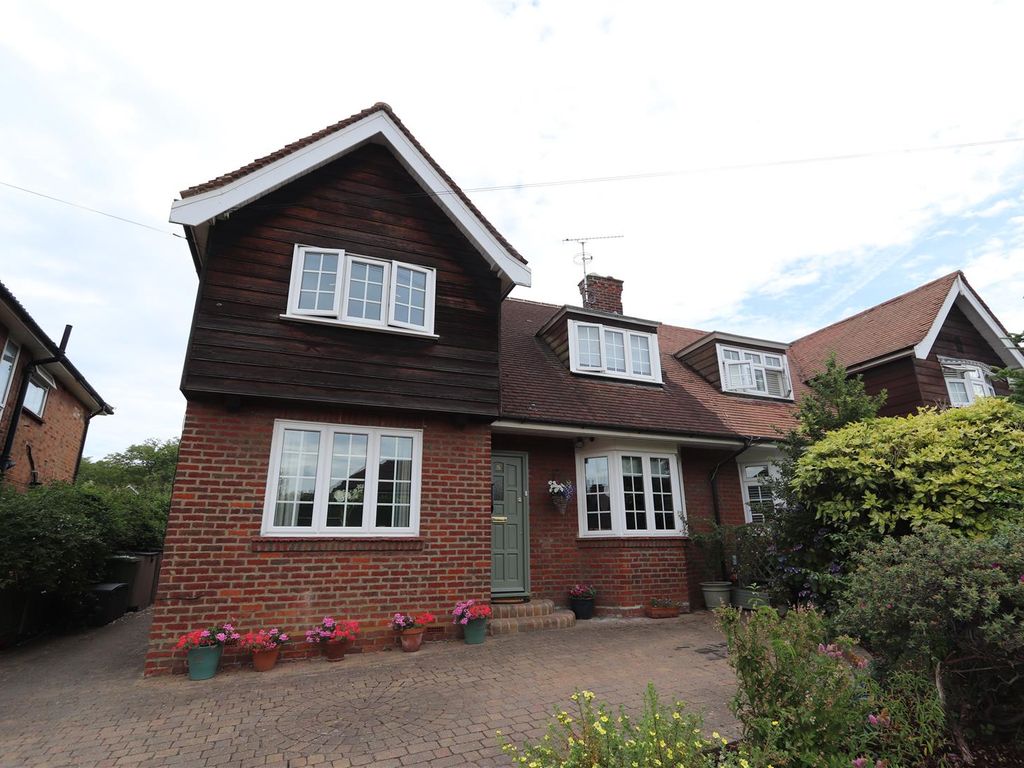 3 bed semidetached house for sale in Gordon Road, Shenfield, Brentwood