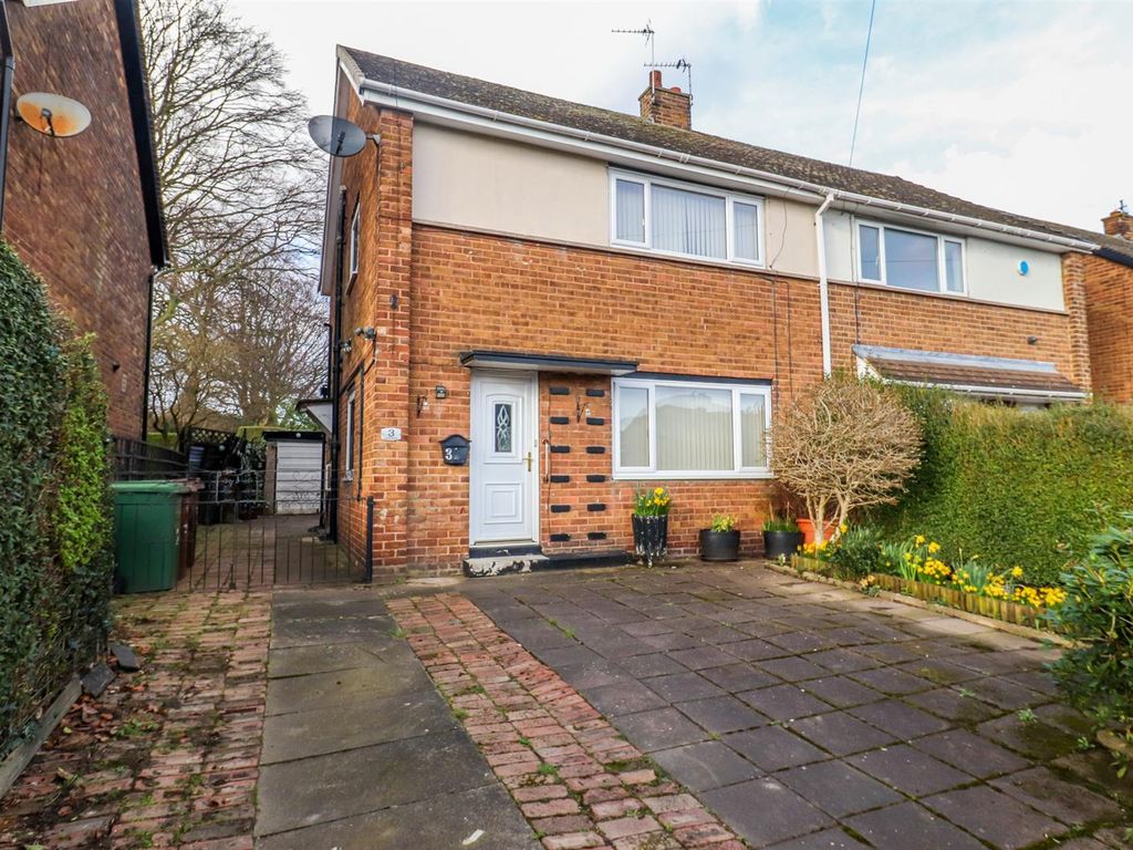 3 bed semidetached house for sale in Lyon Road, Pontefract WF8, £