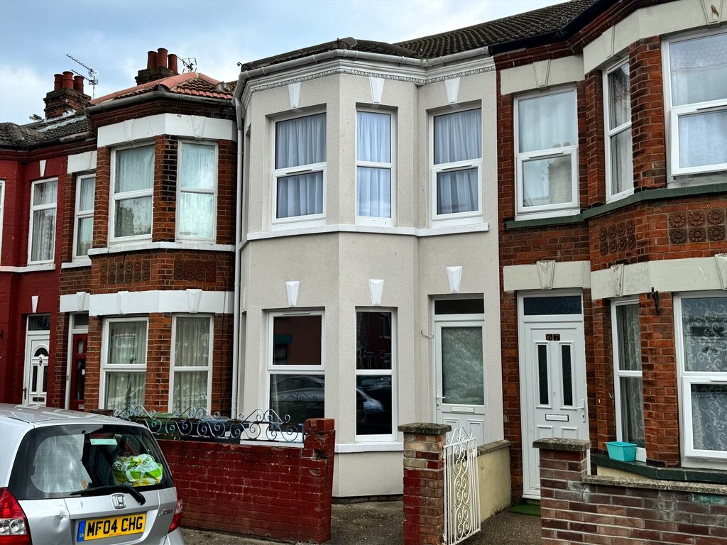 3 bed terraced house for sale in Arundel Road, Great Yarmouth NR30, £