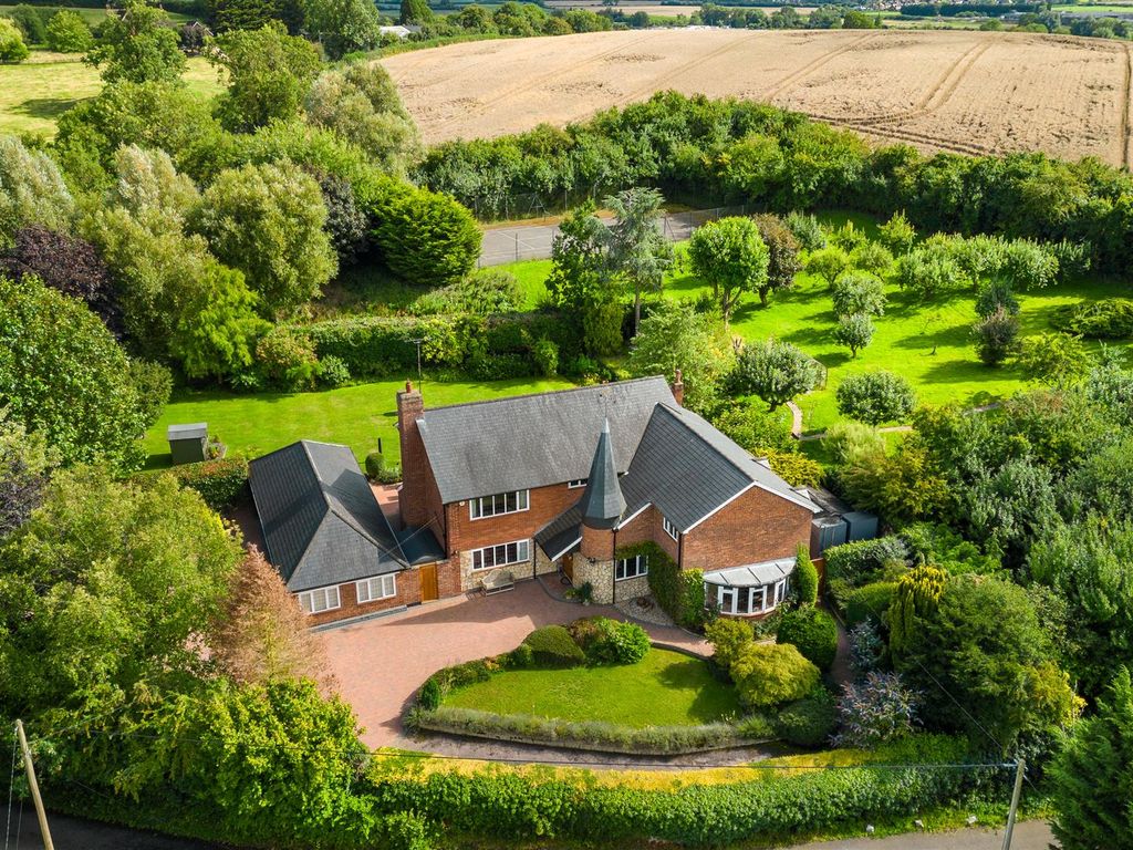 5 bed detached house for sale in Grovebury Turn, Little Billington