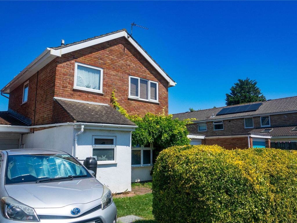 3 bed link detached house for sale in Magdalen Way, WestonSuperMare