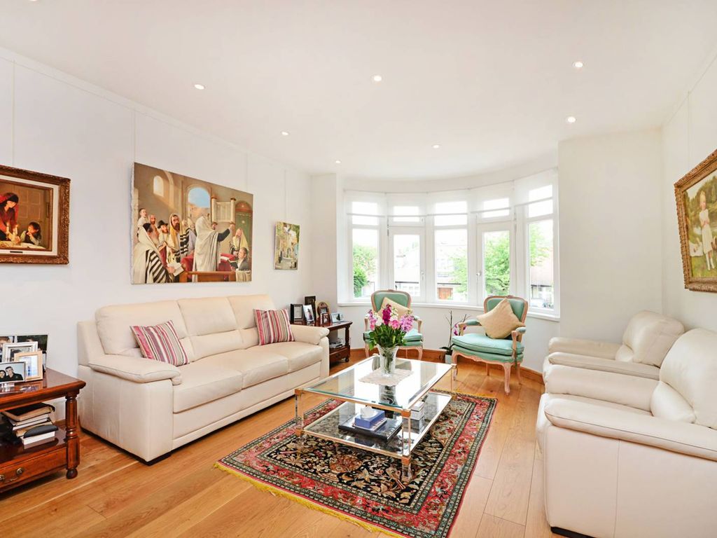 Hillcrest Avenue, Temple Fortune, London NW11  