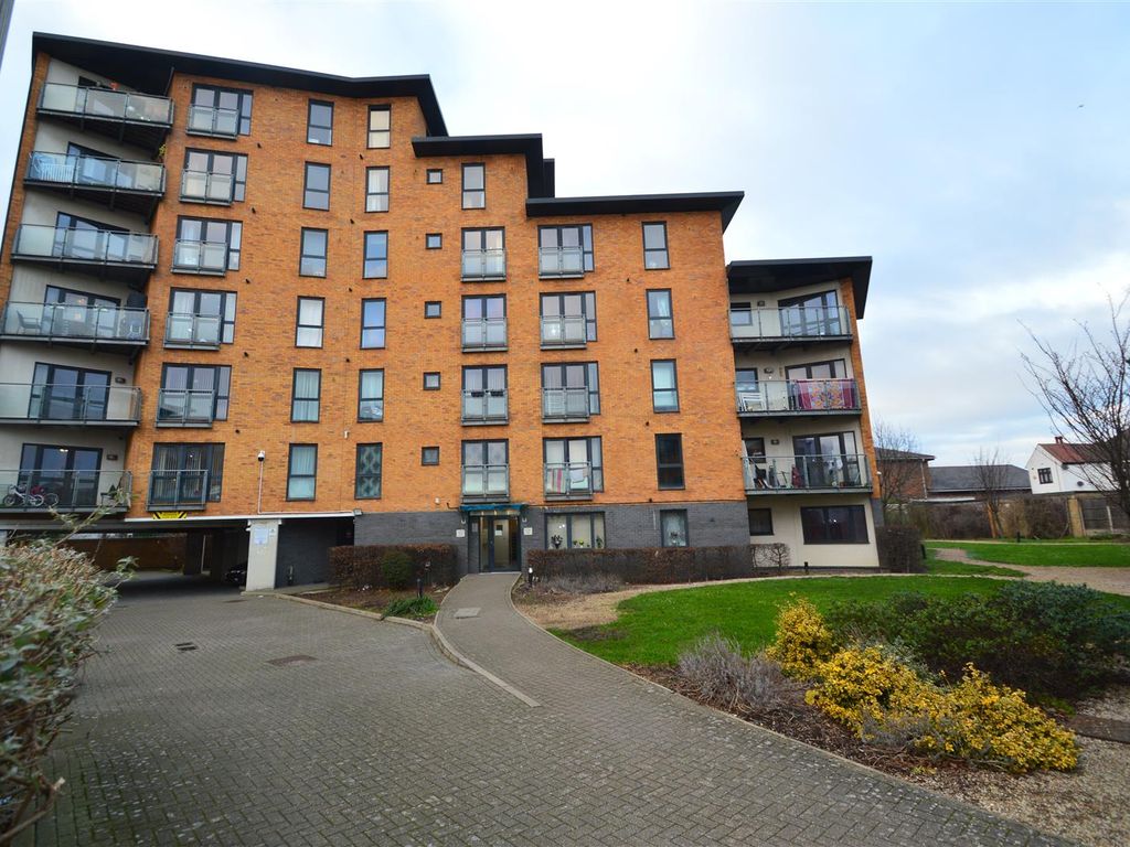 2 bed flat for sale in Gateway Court, Parham Drive IG2 Zoopla