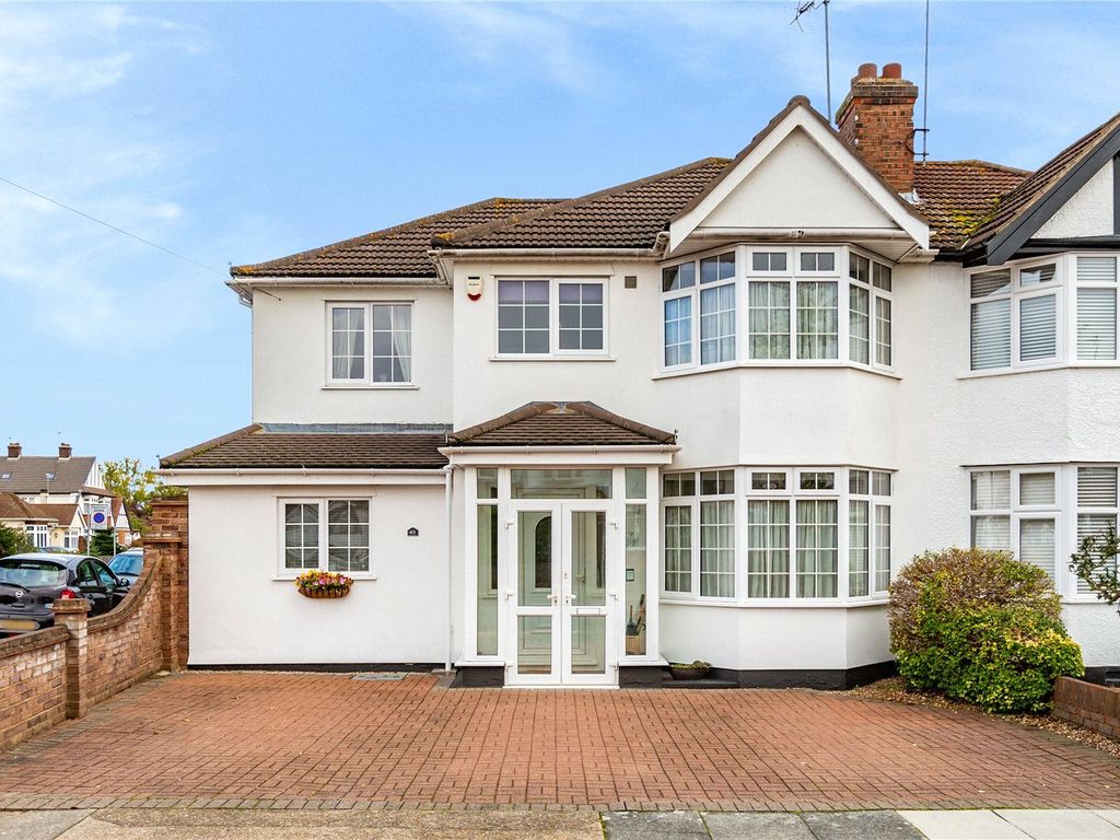 4 bed semidetached house for sale in Woodlands Road, Romford RM1, £