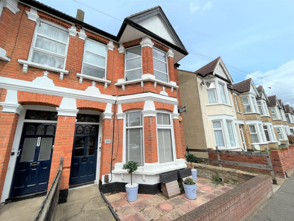 3 bed flat to rent in Stornoway Road, Southend On Sea SS2 Zoopla