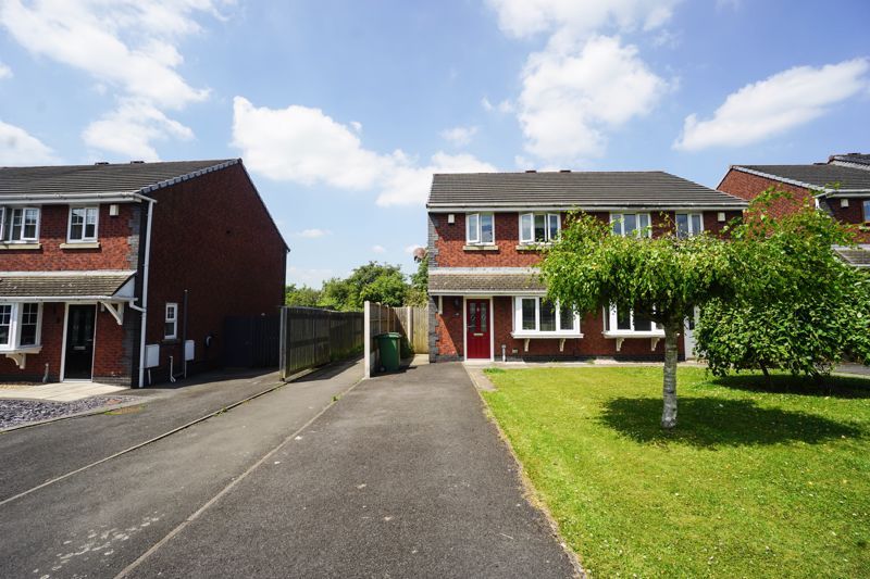 3 bed semidetached house for sale in Pioneer Close, Horwich, Bolton