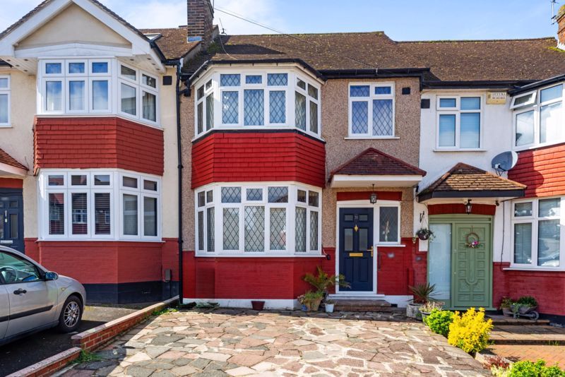 3 bed terraced house for sale in Fairford Gardens, Worcester Park KT4, £575,000 Zoopla