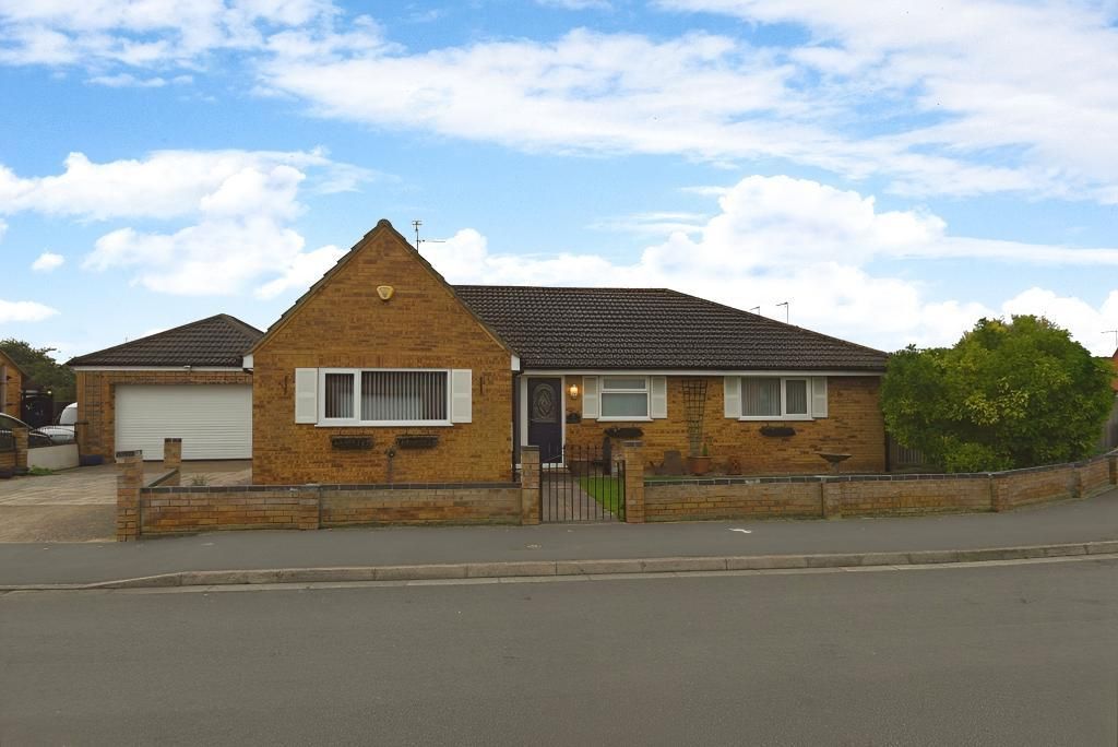 3 bed detached bungalow for sale in Stanley Drive, Sutton Bridge