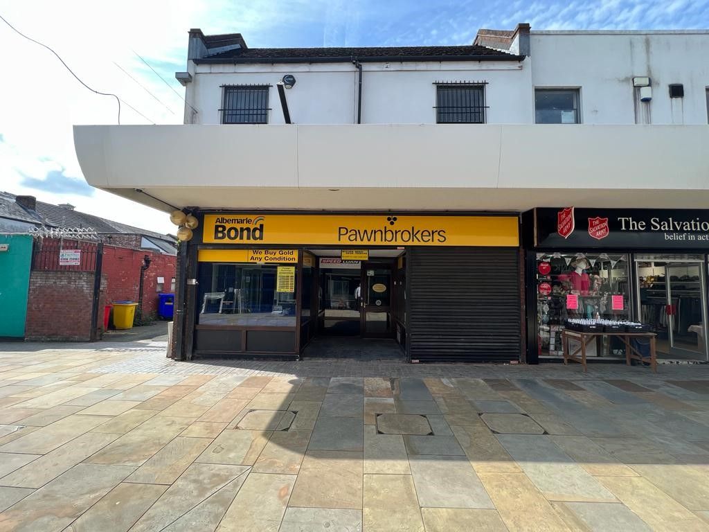 Retail premises to let in Albert Square, Widnes WA8, £17,030 pa Zoopla