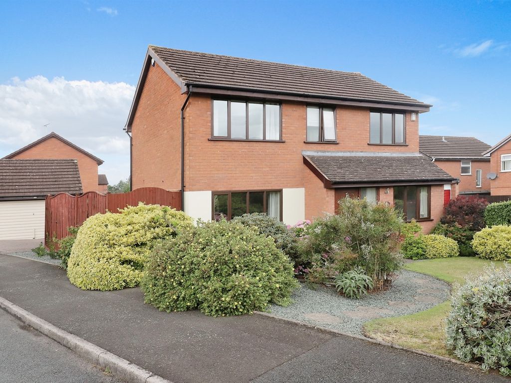 4 bed detached house for sale in Plover Grove, Kidderminster DY10, £