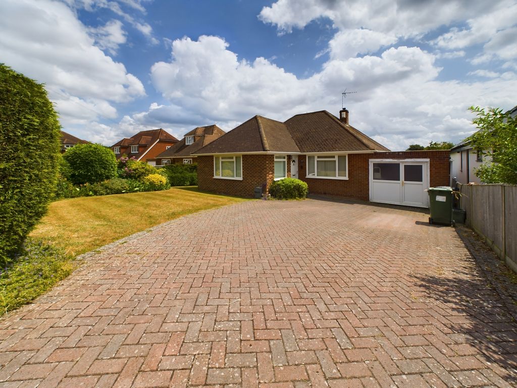 3 bed detached bungalow for sale in Long Lane, Tilehurst RG31, £525,000