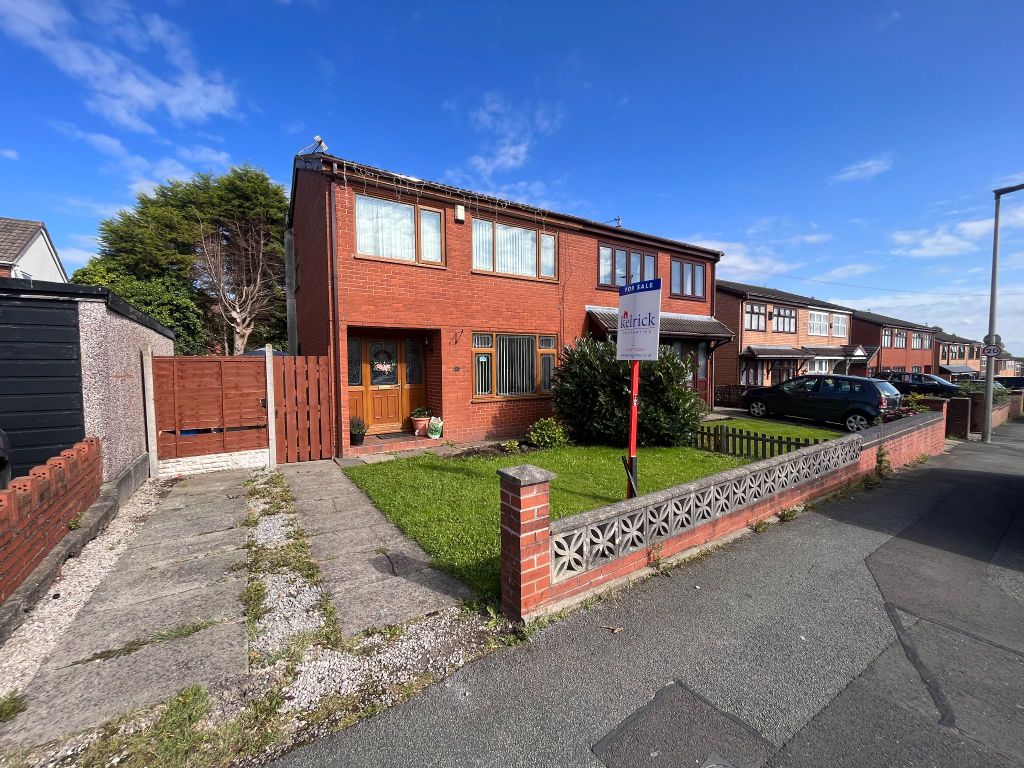 3 bed semidetached house for sale in Alder Avenue, AshtonIn