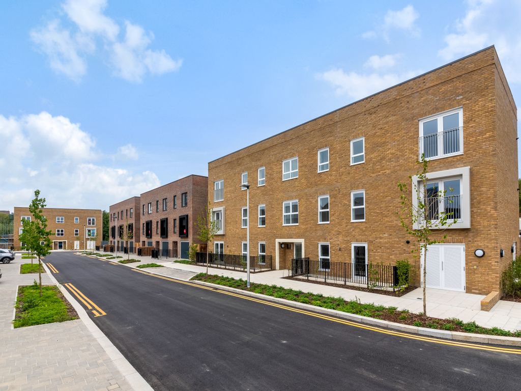 New home, 2 bed flat for sale in Cory's Road, Kent ME1, £315,000 Zoopla