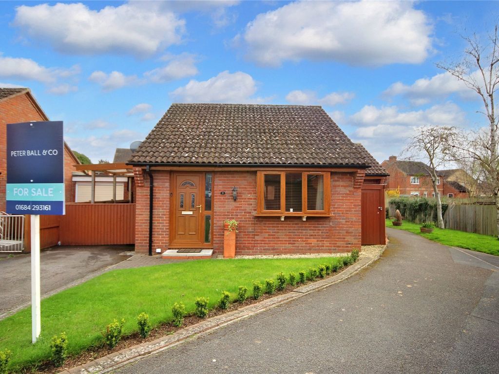 3 bed bungalow for sale in Bevan Gardens, Northway, Tewkesbury