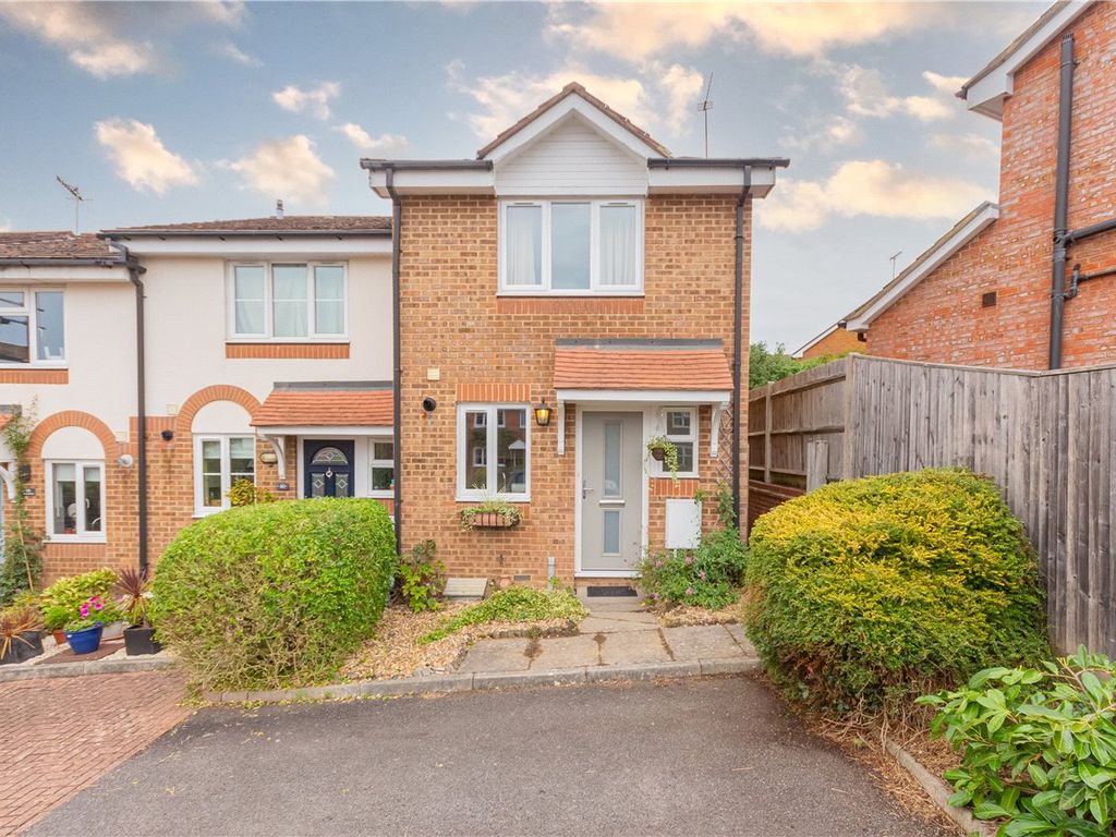 2 bed end terrace house for sale in Tortoiseshell Way, Berkhamsted