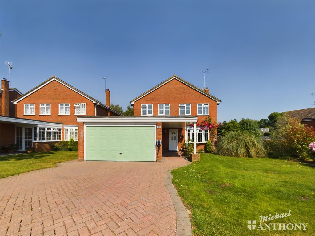 4 bed detached house for sale in Allonby Way, Aylesbury