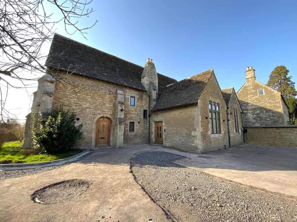 2 bed flat to rent in Canon Square, Melksham SN12, £1,350 pcm Zoopla