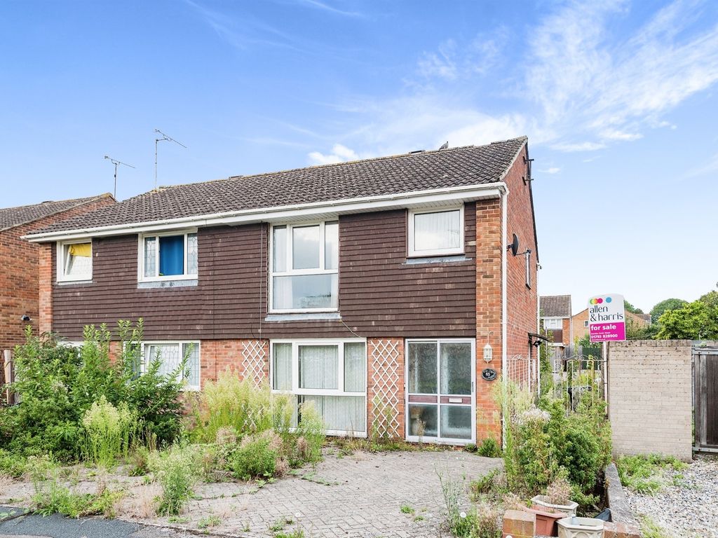 3 bed semidetached house for sale in Overbrook, Swindon SN3, £260,000