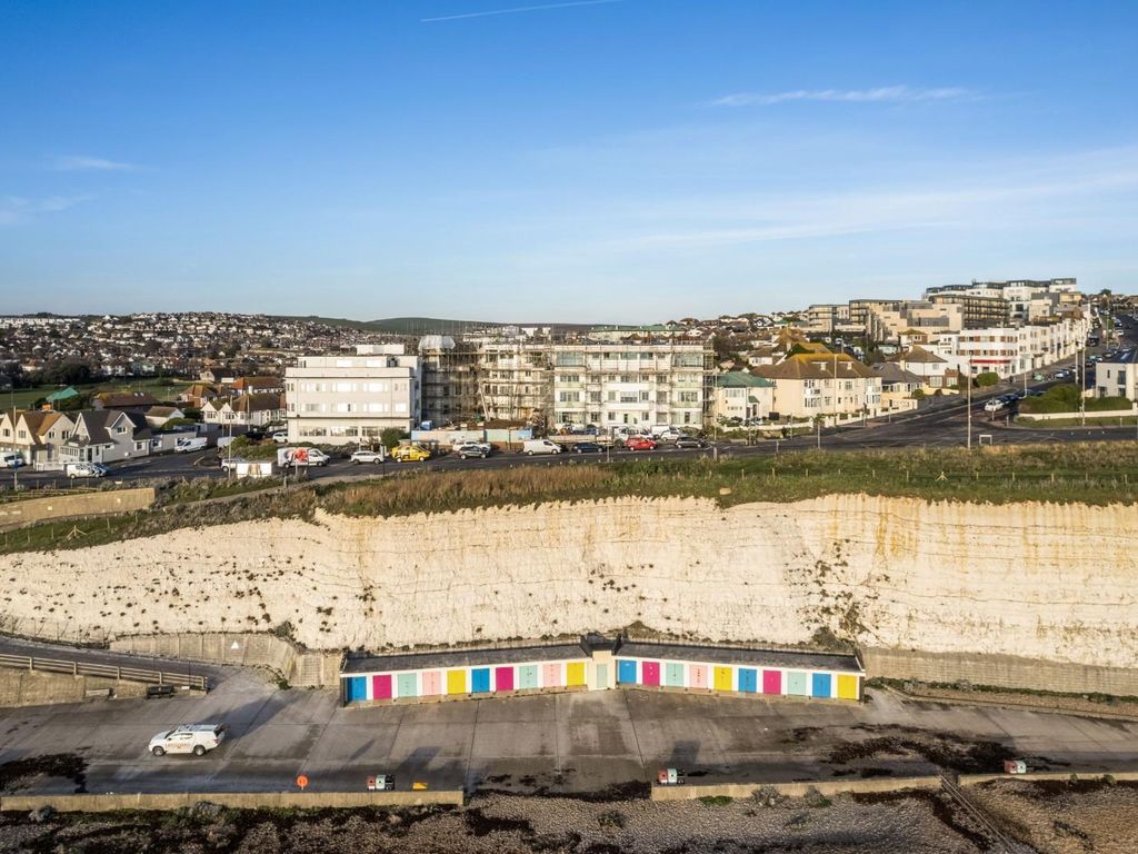 1 bed flat to rent in Marine Drive, Brighton, East Sussex BN2, £1,100