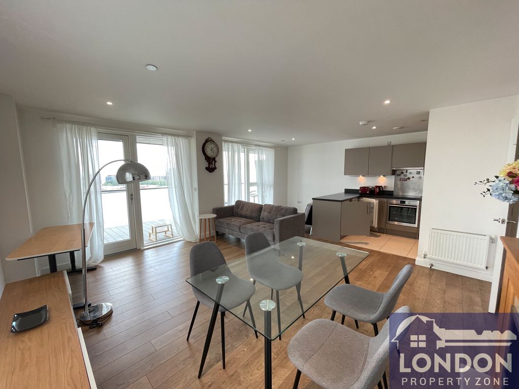 3 bed flat to rent in Bessemer Place, North Greenwich, London SE10, £