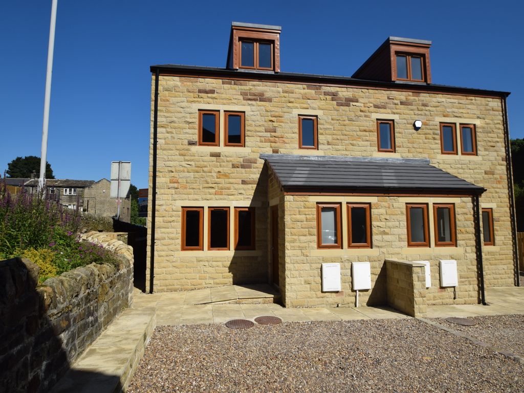 4 bed semidetached house for sale in Brambleside Crescent, Denholme