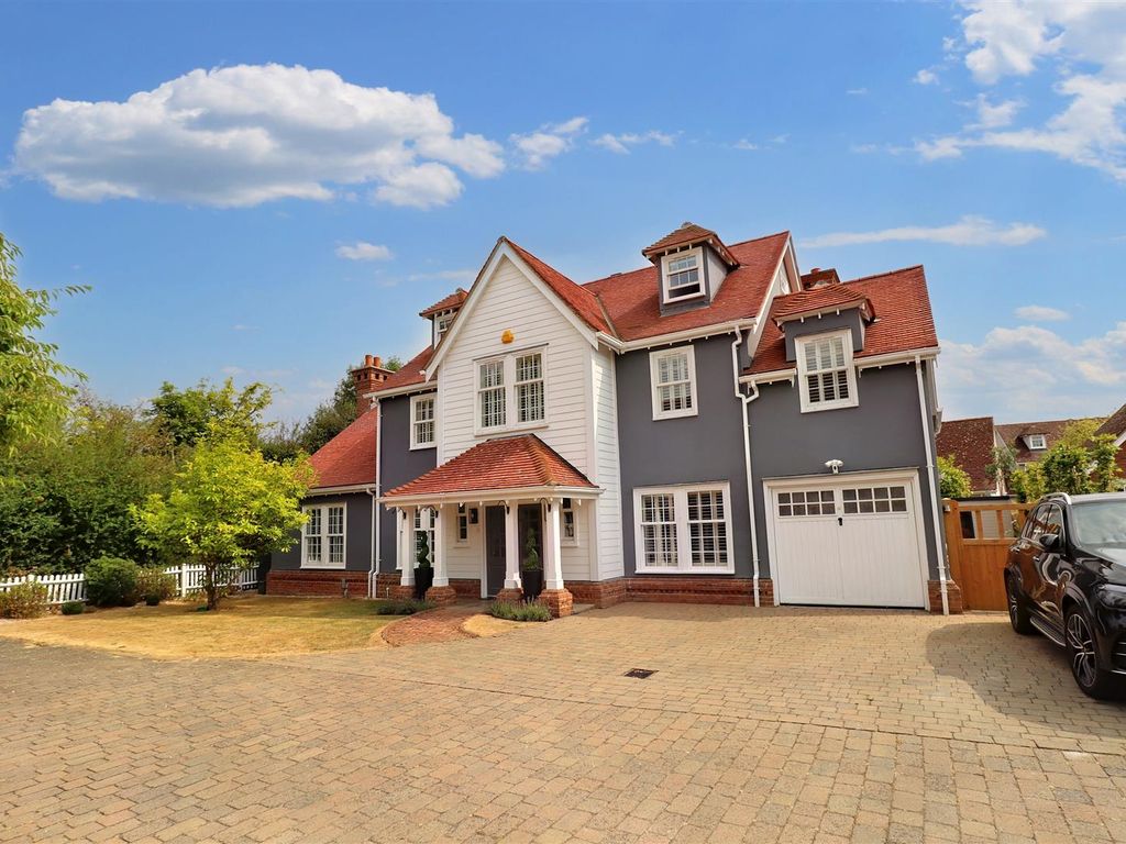 6 bed detached house for sale in Petworth Close, Great Notley