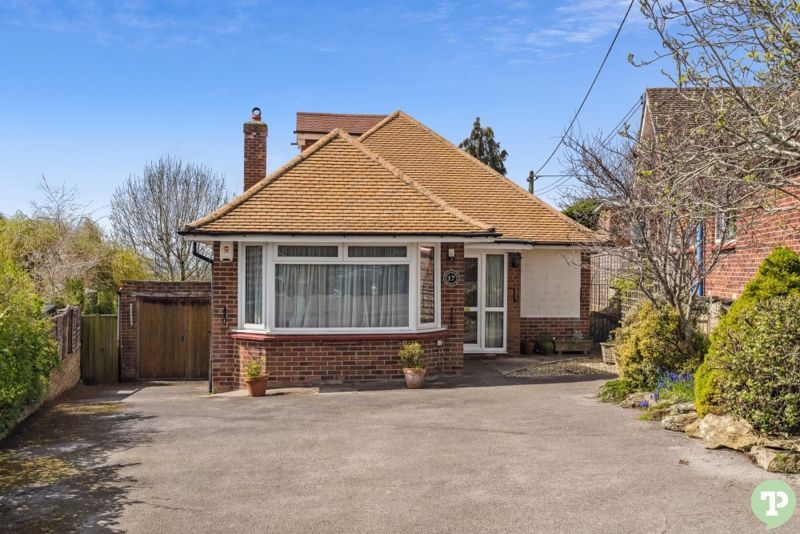 4 bed detached bungalow for sale in Blenheim Way, Horspath, Oxford OX33