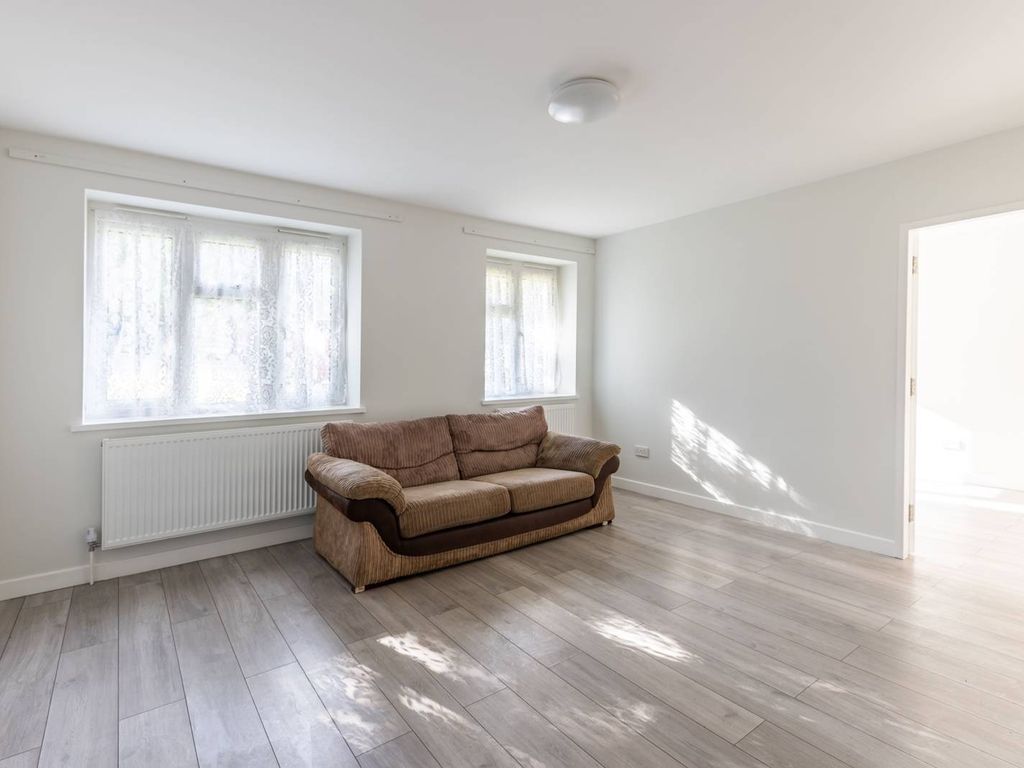 4 bed flat for sale in The Grange, East Finchley, London N2, £430,000