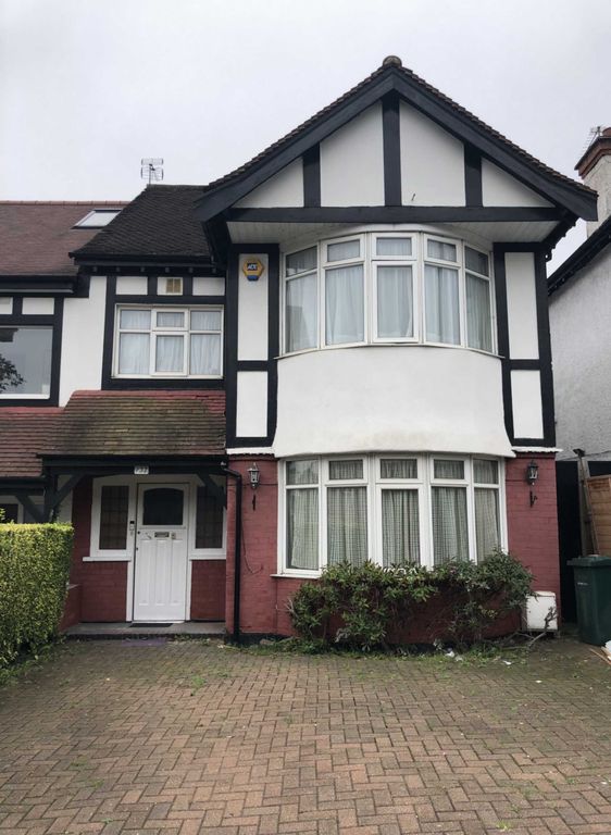 4 bed terraced house to rent in Finchley Lane, Hendon NW4, £2,817 pcm