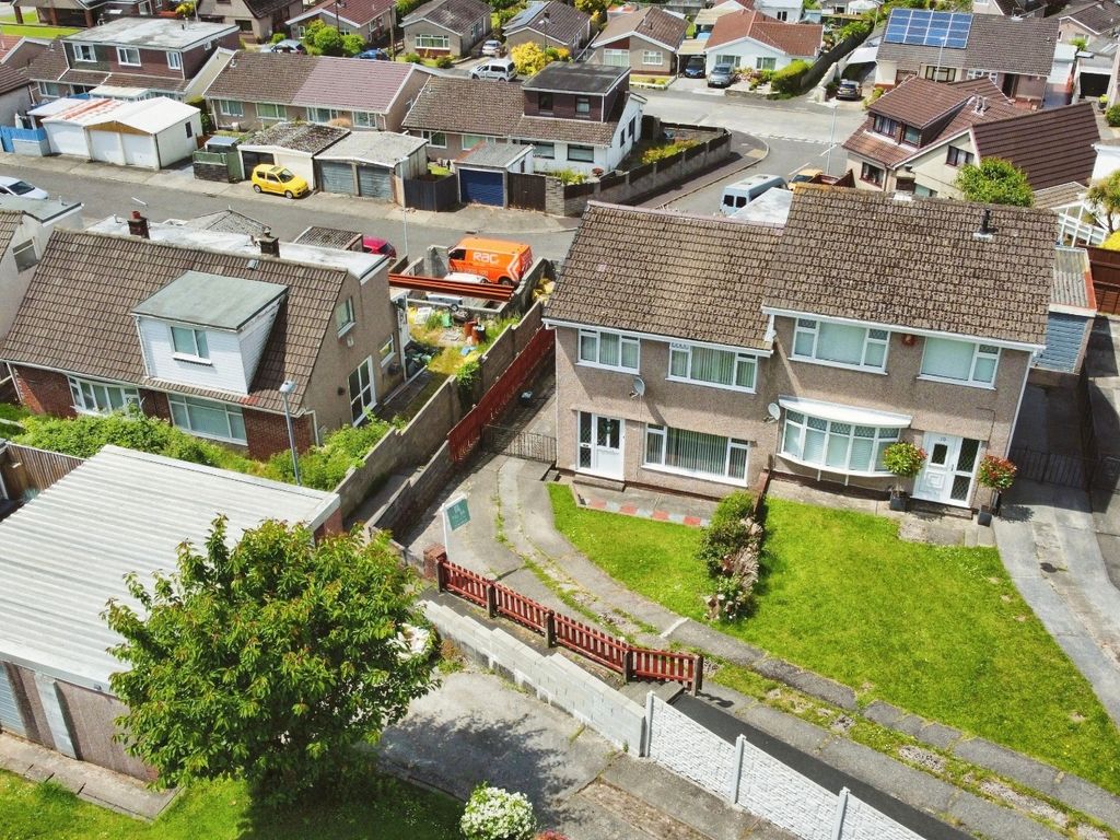 3 bed semidetached house for sale in Heol Cae Rhosyn, Birchgrove