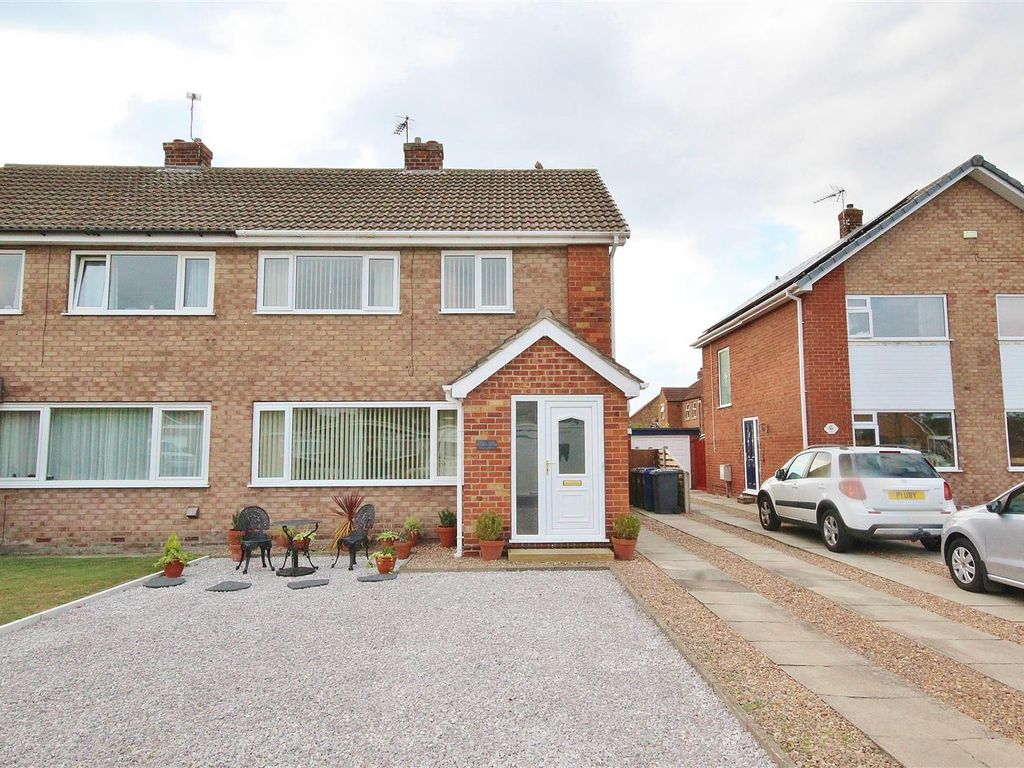 3 bed semidetached house for sale in Springfield Drive, Barlby, Selby
