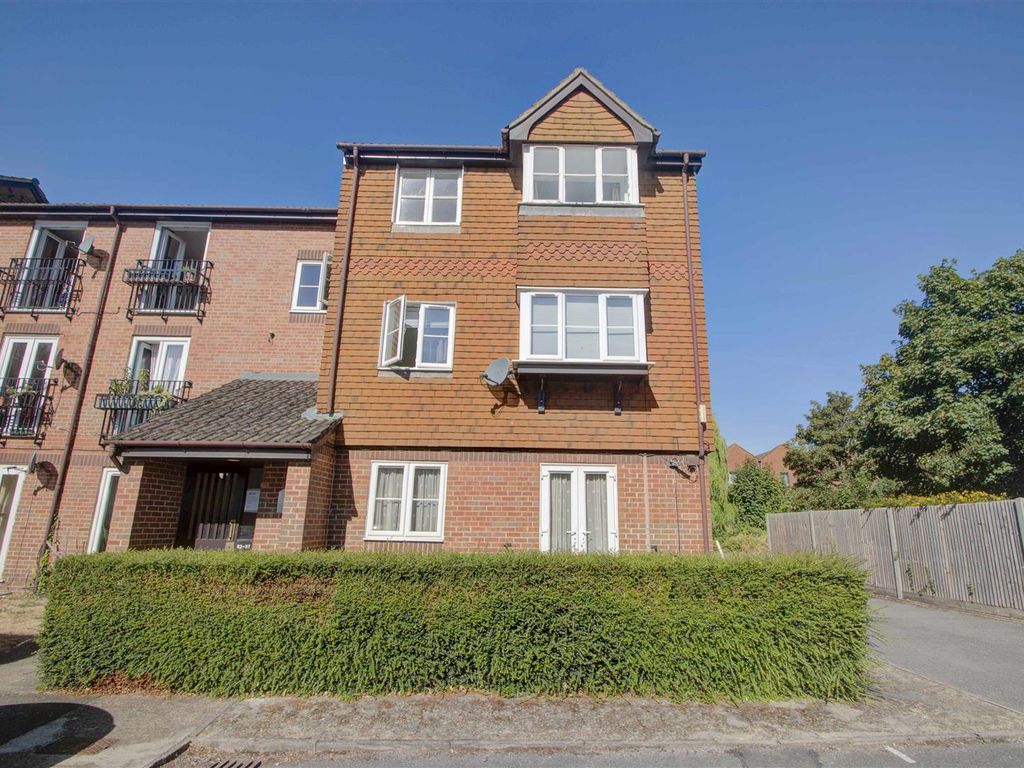 2 bed flat for sale in Knowles Close, West Drayton UB7 Zoopla